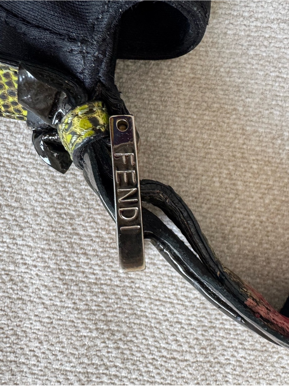 Rare early 2000s Fendi Baguette FEN0610A with embroidered flowers and green trim - Picture 2 of 8